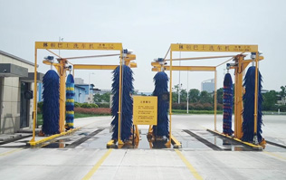 巴士、公交車用電腦洗車機(jī)，采用電腦控制，自動化程度高