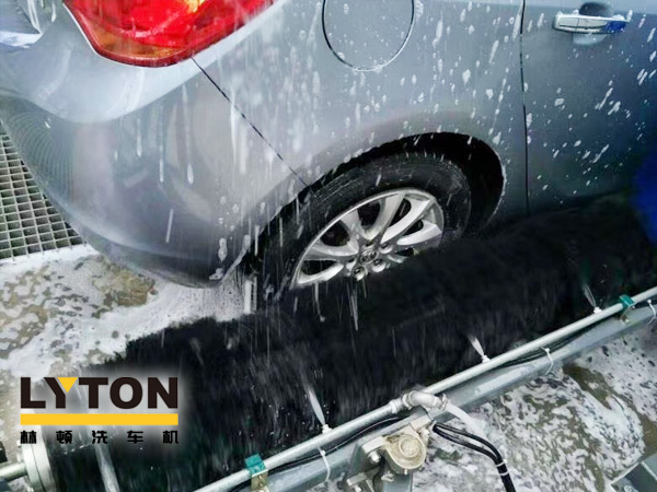 自動洗車設(shè)備,省心得力，造型美光大方！無錫中石化配置林頓FX11系列電腦洗車機(jī)！