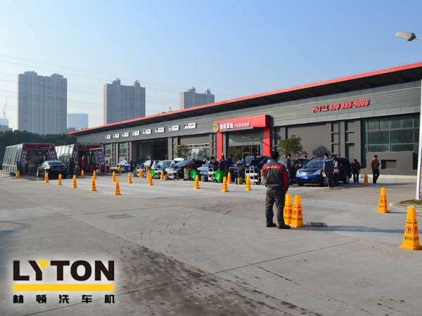 林頓FX-11系列隧道式連續(xù)洗車機(jī)為您提供各行業(yè)定制解決方案。
