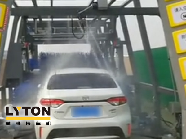 快速高效，洗車效率最高可達40—60輛/時，該系列洗車機是對要求洗車量比較大的汽車洗車場所之更佳選擇產(chǎn)品，如：加油站、汽車美容店、4S店......