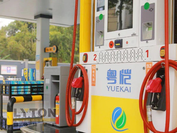 四會粵愷，一站三套洗車設(shè)備！粵愷加油站復購林頓FX11全自動洗車機