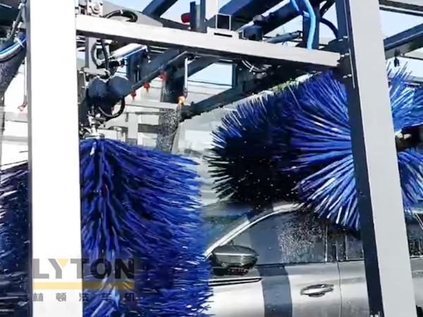 因為專注，所以專業(yè)！常州惠眾汽車俱樂部安裝2臺林頓FX11系列全自動洗車機(jī)