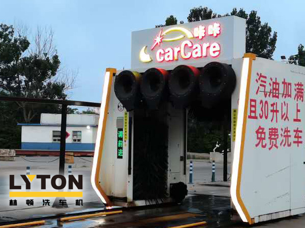 綜合性服務(wù)加油場(chǎng)站常態(tài)化！加油超30L免費(fèi)洗車，山東日照中石油carCare咔咔配置龍門往復(fù)式電腦洗車機(jī)