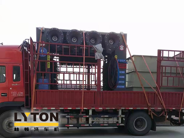 三十年煉化經(jīng)驗,高清潔定制油品！小海豚Mini Dolphin油站選擇lyton龍門往復(fù)式全自動洗車機