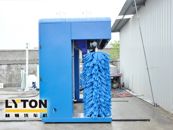 林頓新款GD-20A-5龍門往復式電腦洗車機整體熱浸鋅烤漆整機框架永不生銹，外形美觀大方。配泡棉軟刷、塑玻絲輪刷、低噪音固定式強力頂風機系統(tǒng)，設備經(jīng)久耐用。