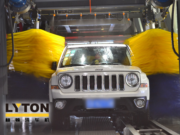 重要提醒！炎炎夏日，電腦洗車機設備洗車前務必記得先用玻璃水先冷卻擋風玻璃，防止玻璃爆裂！