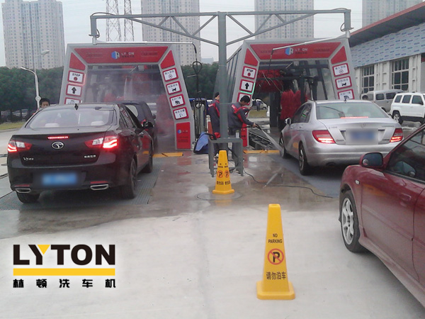 高效、節(jié)水、降低經(jīng)營(yíng)成本等諸多優(yōu)勢(shì)，選購(gòu)一臺(tái)電腦洗車(chē)機(jī)價(jià)格需多少錢(qián)？ 