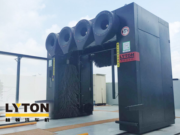 設(shè)備整體熏黑式的設(shè)計(jì)，極具潮流感！林頓推出五刷龍門往復(fù)式電腦洗車機(jī)