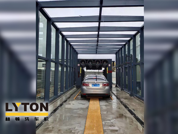 適合場地面積較小，特別是門面房一類的汽車美容店等。該系列洗車機機型已在全國各大中城市普遍使用，得到客戶的一致贊許。