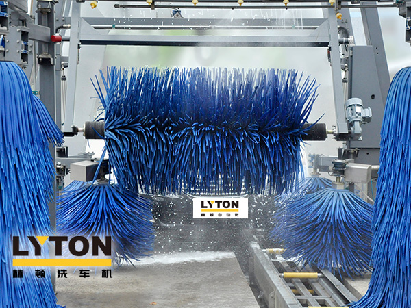 沉穩(wěn)的“工作態(tài)度”、出眾的“潔凈效率”！林頓FX11全自動洗車機為廣大車主提供服務(wù)，享受至簡洗車新體驗