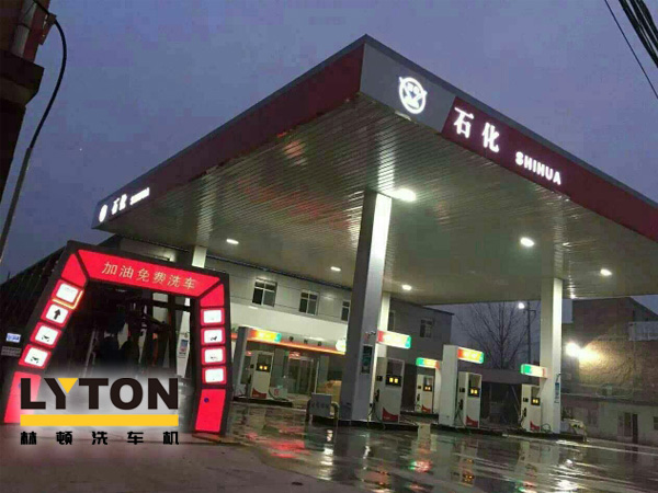 全自動(dòng)洗車機(jī)設(shè)備——加油站、洗車店青睞！車友喜愛！Why？