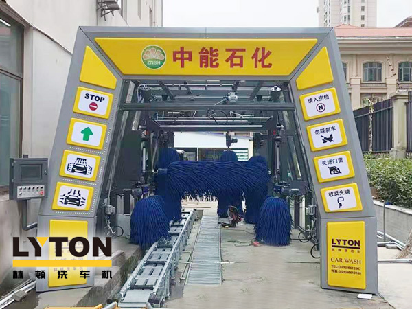 特色增值全自動洗車服務(wù)是塑造品牌的重中之重，讓司乘人員倍感溫馨和周到，即使有的加油站地處比較偏僻，而慕名前往的客戶也總是紛至沓來！