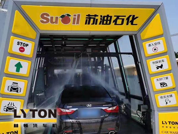 疫情時(shí)期，為減少人員接觸，加油站“無(wú)接觸”智能全自動(dòng)洗車機(jī)服務(wù)受車主青咪