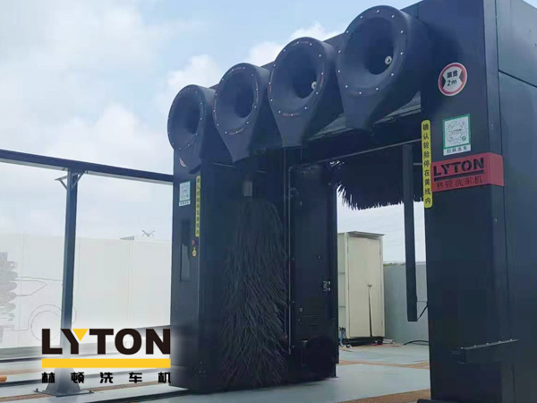 林頓龍門往復(fù)式全自動洗車機(jī)全過程自動控制運(yùn)行！快捷可靠性好！設(shè)備外觀美觀大方！