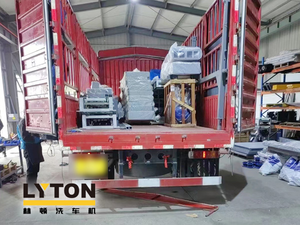 眾多加油站及公司自動(dòng)洗車(chē)設(shè)備的供應(yīng)商！品質(zhì)肯定！林頓全自動(dòng)洗車(chē)機(jī)發(fā)貨現(xiàn)場(chǎng)