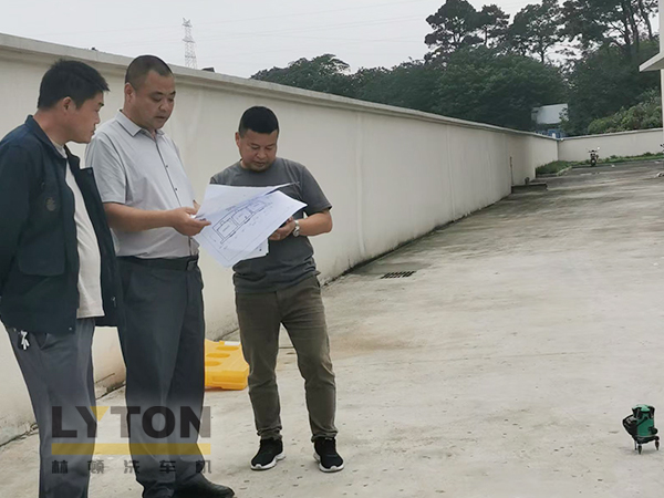 某客戶成功引入林頓全自動(dòng)洗車機(jī)，并于現(xiàn)場完成設(shè)備與地基的精準(zhǔn)對接溝通