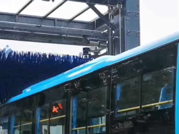 林頓全自動(dòng)洗車機(jī) 往復(fù)大巴、通道大巴洗車設(shè)備應(yīng)用盡有